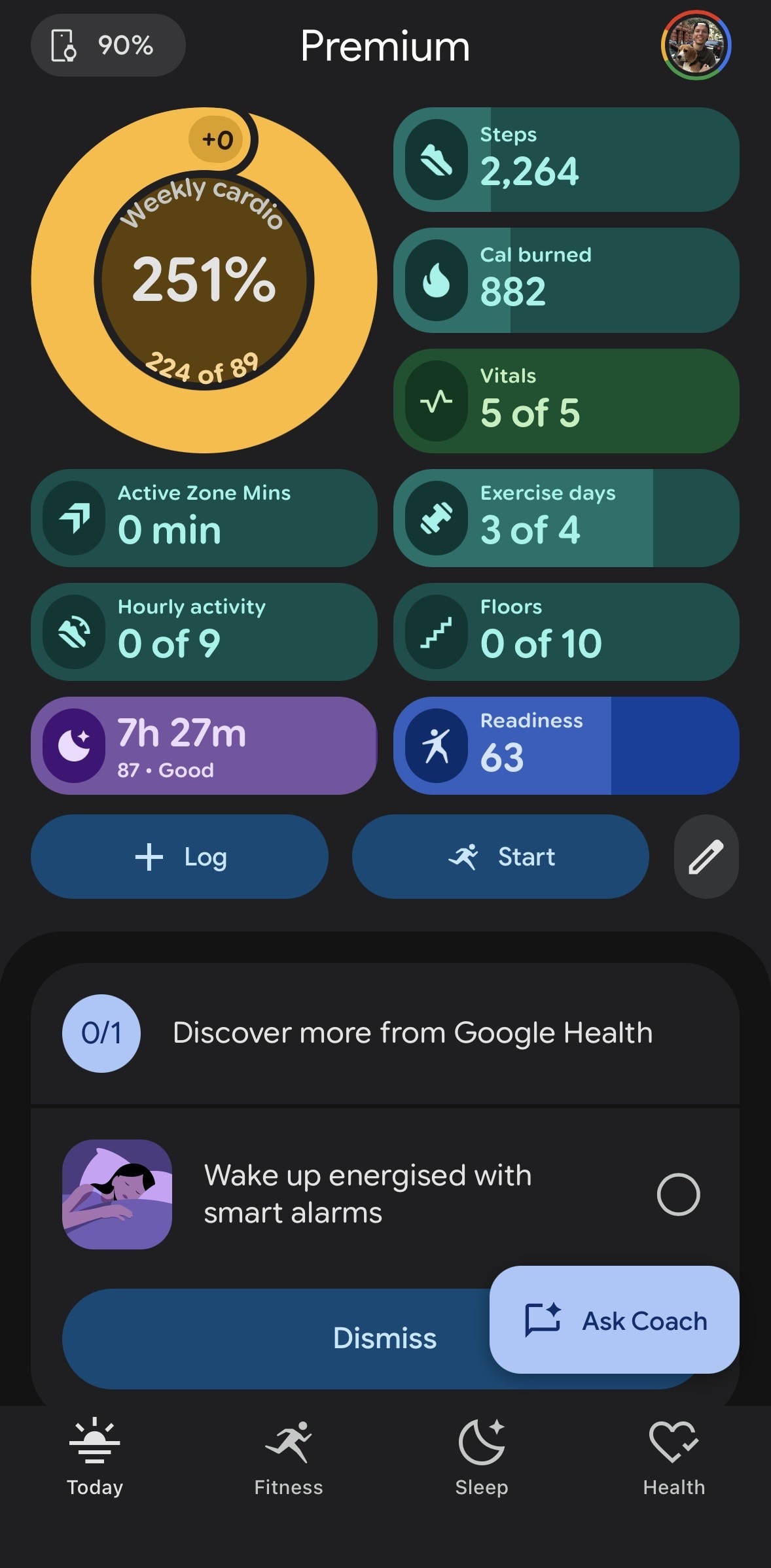 Domovská obrazovka Fitbit appky: Readiness skóre, spánek, kroky, kardio a tlačítko Ask Coach